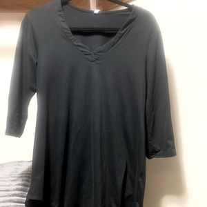 Comfy! 3/4 sleeve v-neck tunic with full coverage!